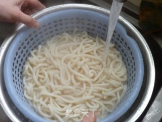 【老桃七厨房】自制——香浓茄汁乌冬面的做法步骤：2