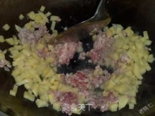 【老桃七厨房】自制——香浓茄汁乌冬面的做法步骤：2