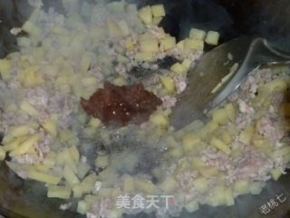 【老桃七厨房】自制——香浓茄汁乌冬面的做法步骤：2