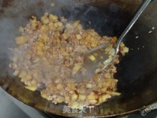 【老桃七厨房】自制——香浓茄汁乌冬面的做法步骤：2