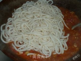 【老桃七厨房】自制——香浓茄汁乌冬面的做法步骤：2