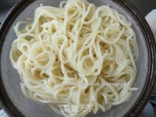 酱油炒面的做法步骤：2