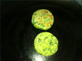 阳春三月－地菜饼的做法步骤：2