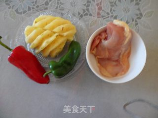 酸甜可口的时令菜——菠萝鸡丁的做法步骤：3