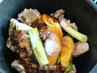 健康无油——芋香红烧排骨的做法步骤：4