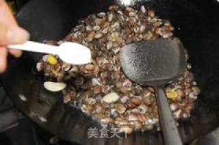 晚饭后的小吃--炒白螺的做法步骤：2