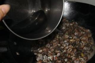 晚饭后的小吃--炒白螺的做法步骤：2