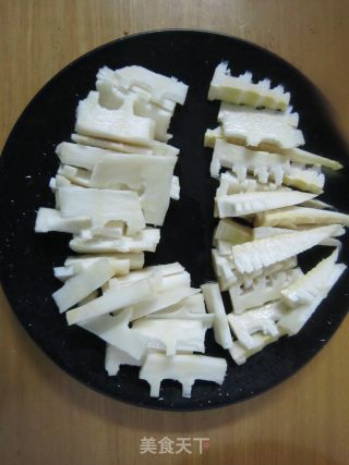 竹笋炖鸡的做法步骤：2