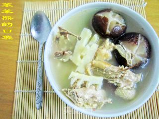 竹笋炖鸡的做法步骤：2