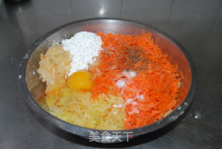 土豆胡萝卜煎饼的做法步骤：2