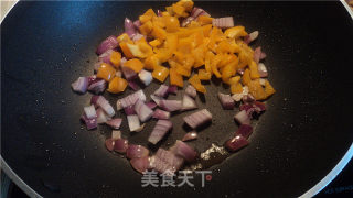 洋葱黑椒汁三文鱼的做法步骤：2