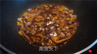 洋葱黑椒汁三文鱼的做法步骤：2