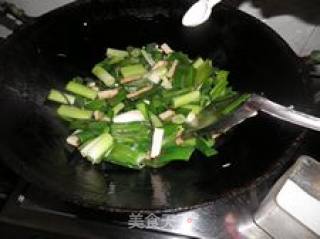 家常菜-----大蒜炒豆干的做法步骤：3