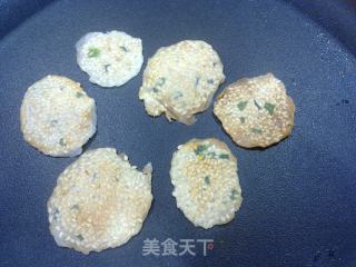 平底锅做小零食——香葱芝麻薄脆片的做法步骤：4