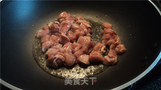 香辣鸡丁的做法步骤：2