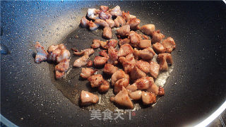 香辣鸡丁的做法步骤：2