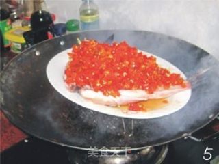 剁椒鱼头的做法步骤：3