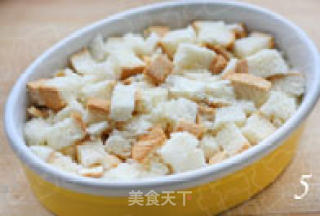 干硬的剩面包利用-水果面包布丁的做法步骤：3