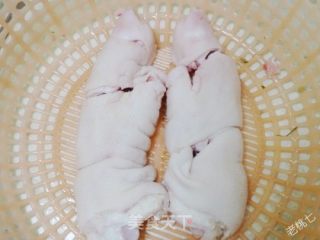 【老桃七厨房】丰富的胶原蛋白 冰糖猪蹄的做法步骤：2