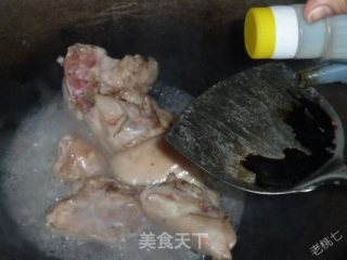 【老桃七厨房】丰富的胶原蛋白 冰糖猪蹄的做法步骤：2