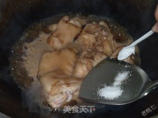 【老桃七厨房】丰富的胶原蛋白 冰糖猪蹄的做法步骤：2