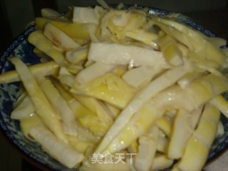 肉片炒春笋的做法步骤：2