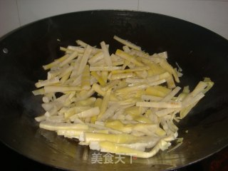 肉片炒春笋的做法步骤：2