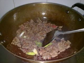 【西葫芦炒牛肉】的做法步骤：2