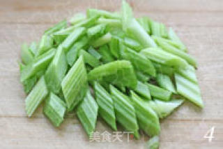 黄金海茸拌西芹的做法步骤：3