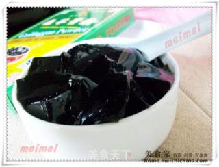 美容养颜药膳——自制【蜂蜜龟苓膏】的做法步骤：4