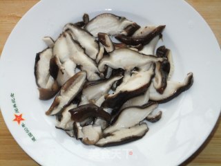 香菇红椒西葫芦的做法步骤：2