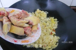 【酸香麻辣鸡煲】的做法步骤：2