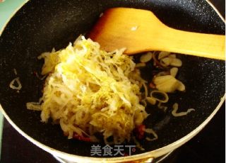 肉丝炒酸菜粉的做法步骤：2