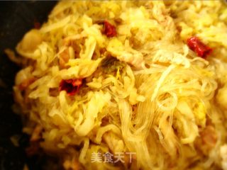 肉丝炒酸菜粉的做法步骤：2