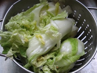 韩国泡菜的做法步骤：2