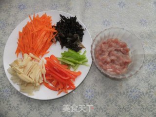 鱼香肉丝的做法步骤：2