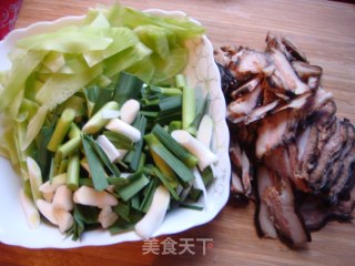 莴笋蒜苗腊肉的做法步骤：2