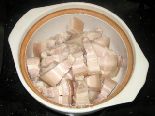 薯仔炖五花肉的做法步骤：3