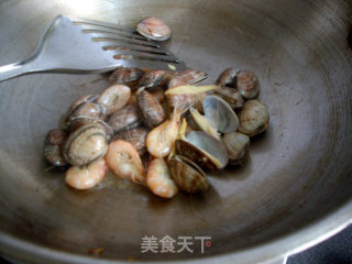 海鲜米粉干的做法步骤：2