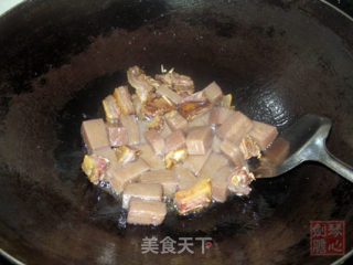 腊鸭焖魔芋的做法步骤：5