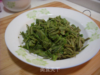 香椿炒鸡蛋的做法步骤：2