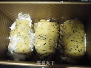 鲜奶油黑芝麻吐司的做法步骤：4