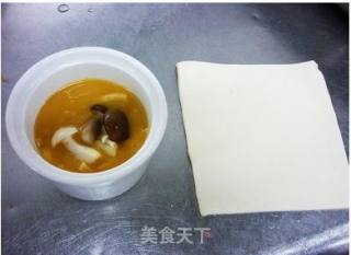 酥皮海鲜盅的做法步骤：2