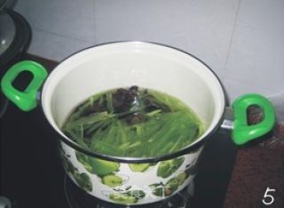 莴笋炒木耳的做法步骤：3