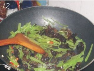 莴笋炒木耳的做法步骤：3