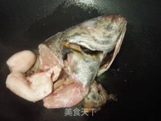 米鱼头包菜汤的做法步骤：3