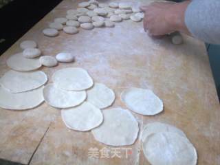 东北酸菜饺子的做法步骤：2