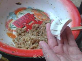东北酸菜饺子的做法步骤：2