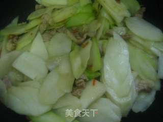 菜肉炒肉片的做法步骤：2