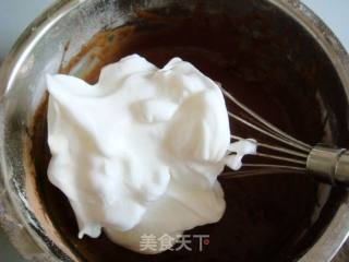 巧克力戚风蛋糕的做法步骤：4